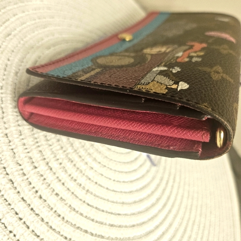 ⭐SOLD⭐. Louis Vuitton Sarah Wallet Monogram Animation Carriage Edition - Picture 7 of 8
